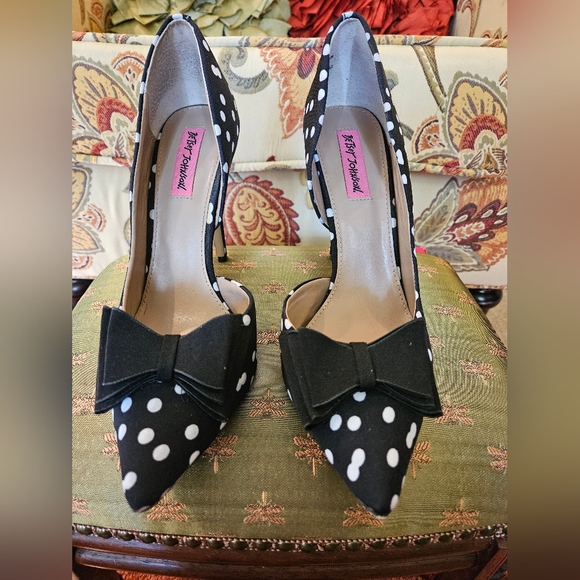 Betsey Johnson Polkadot Pumps - Picture 1 of 12